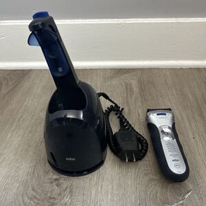 Braun Series 3 390cc 5772 Wet & Dry Cordless Electric Shaver Razor w/ Dock Works